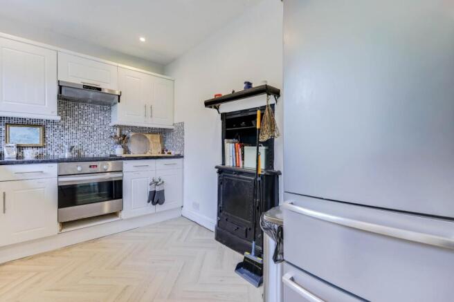 3 bed Terraced to rent Image 5