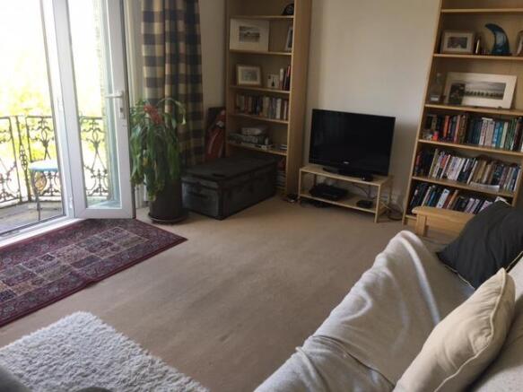 Living room 2.JPG