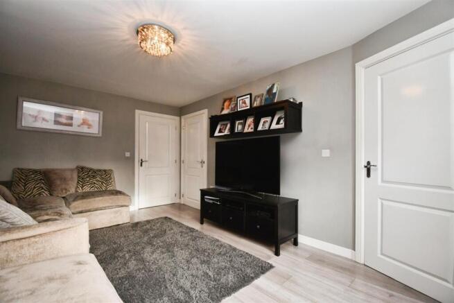 4 bed Detached for sale Image 5