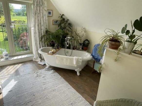 Bathroom.JPG