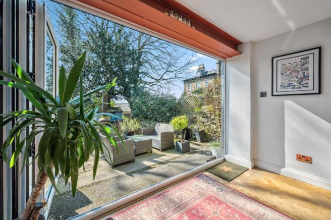 Bifold doors to garden.jpg