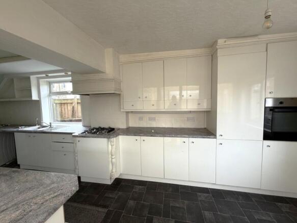 3 bed Terraced for sale Image 12