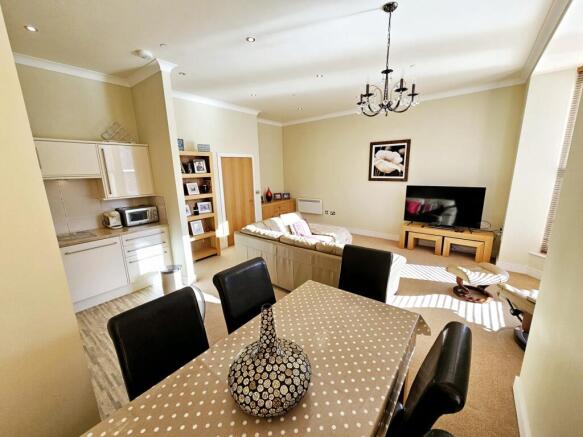 2 bed Flat for sale Image 5