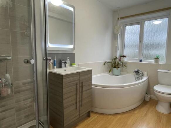 FAMILY BATHROOM: