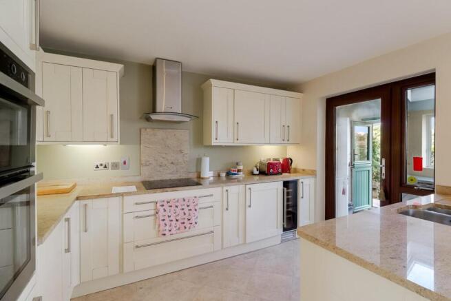 4-bed-house-prestbury (21).jpg