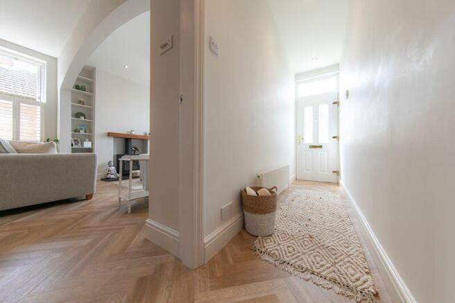 Entrance hallway & lounge