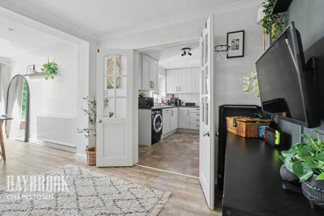 4 bed Semi-Detached for sale Image 11