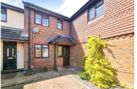 Bridge Mews, Tongham, Farnham, Surrey, GU10