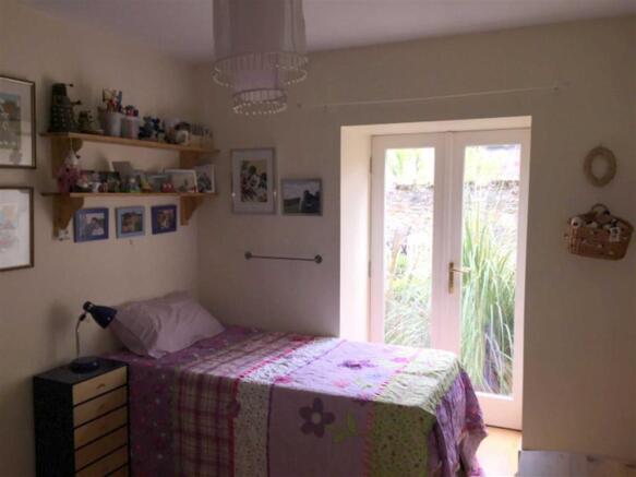 BEDROOM 2