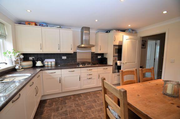 Kitchen breakfast room