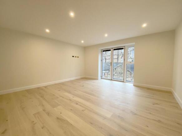 2 bed Flat for sale Image 7