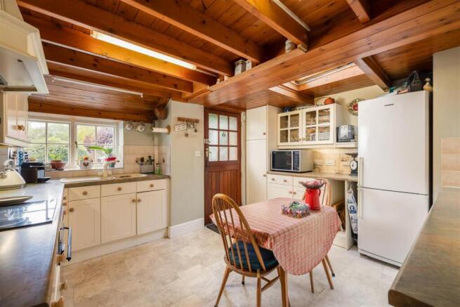 4 bed Semi-Detached for sale Image 9