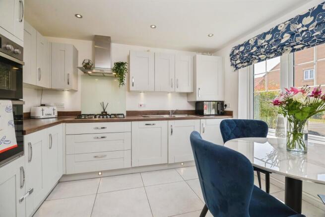 4 bed Semi-Detached for sale Image 6
