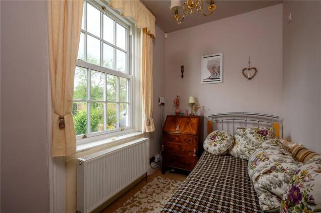 6 bed Detached for sale Image 10