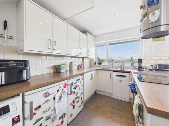 3 bed Semi-Detached for sale Image 6