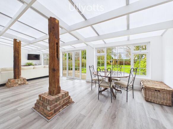 5 bed Detached for sale Image 9