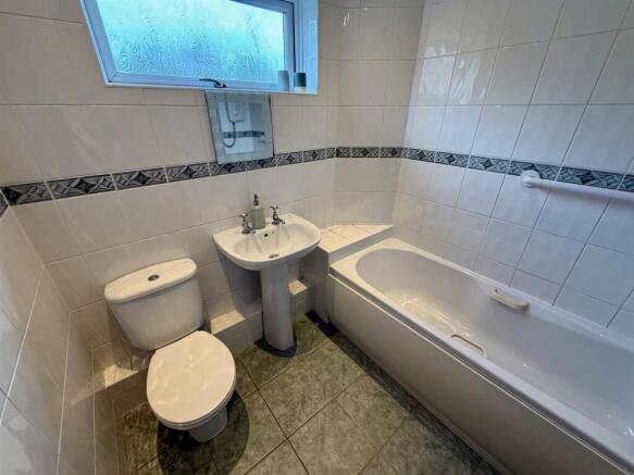 MR88 Bathroom.jpg