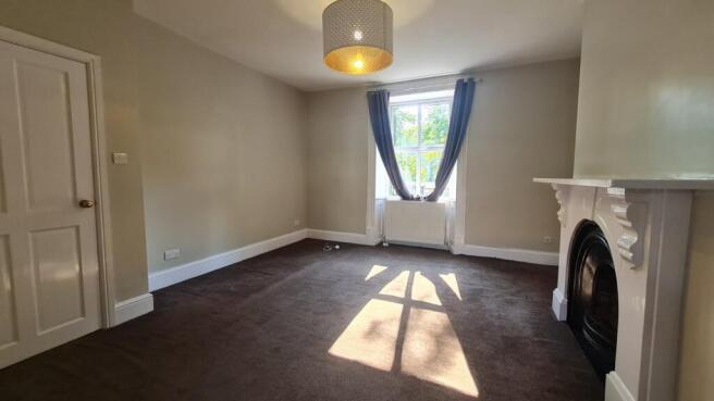 4 bed Terraced to rent Image 5