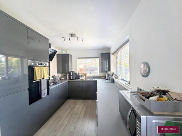 39 Weaver Avenue, Rhyl, Denbighshire LL18 4HN photo 4