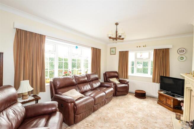 4 bed Detached for sale Image 8