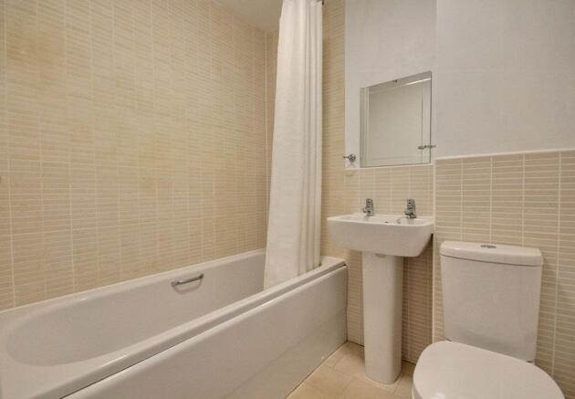 3 bed House to rent Image 9