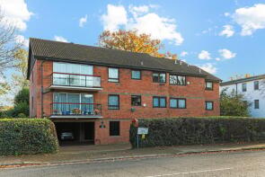 Flat 3, 9 Oaklawn Court, Gordon Avenue, Stanmore HA7 3JT