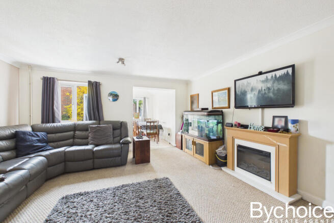 CAM05454G0-PR0142-STILL003