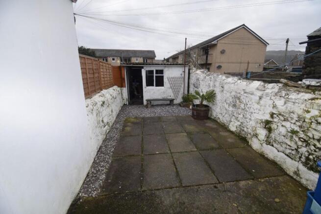 Rear Garden to Garage.JPG