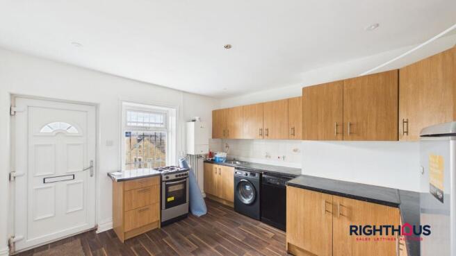 3 bed Flat to rent Image 5