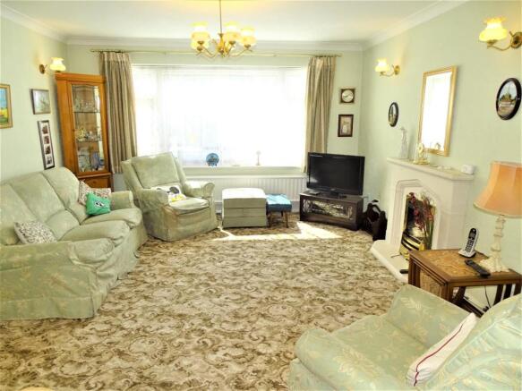 SPACIOUS LOUNGE