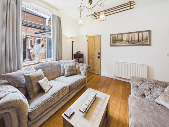 6 bed Semi-Detached for sale Image 4