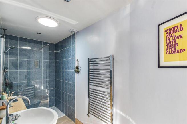 12. Shower Room.jpg