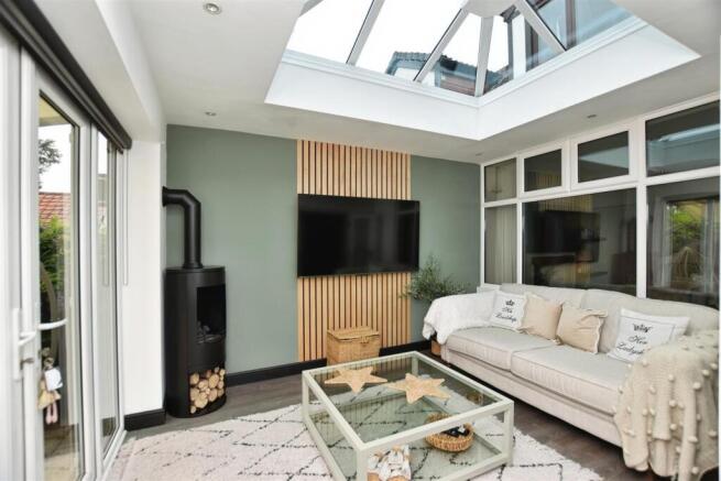 3 bed Semi-Detached Bungalow for sale Image 9