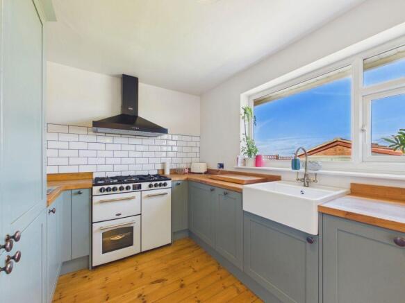 4 bed Detached Bungalow for sale Image 4