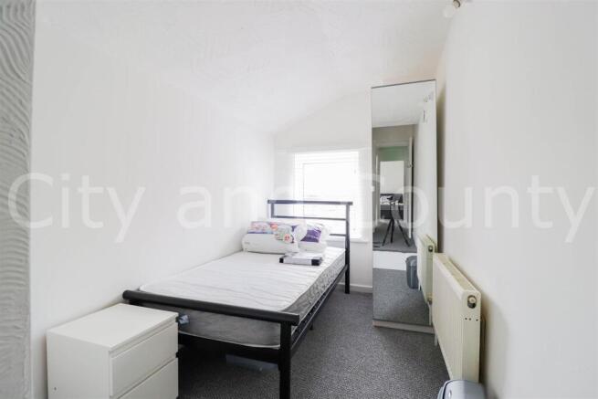 Bed 4.jpg