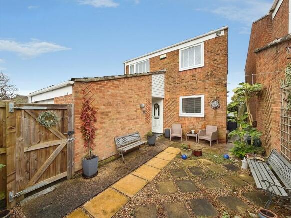 3-bed detached on Shepherds Mead, Dilton Marsh, £325,000