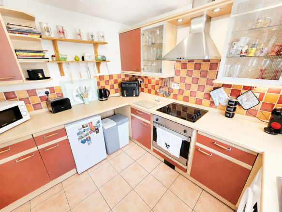 3 bed Semi-Detached for sale Image 6
