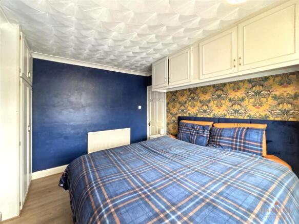 3 bed Terraced for sale Image 12