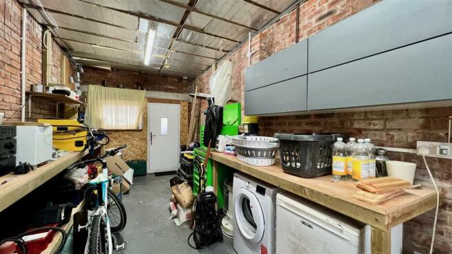 garage/workshop