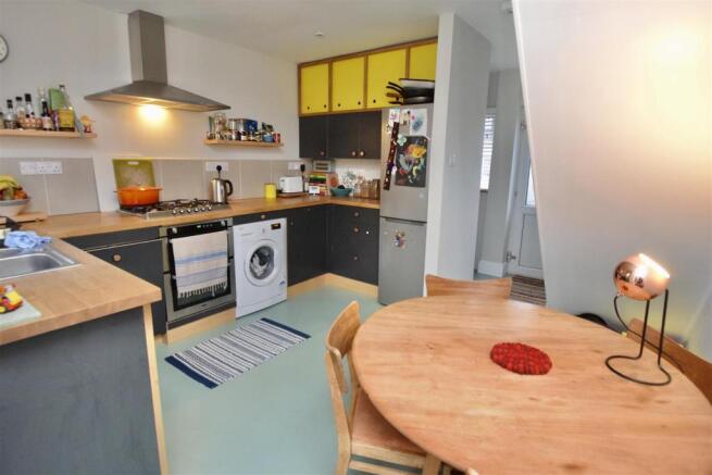 KITCHEN/DINING ROOM