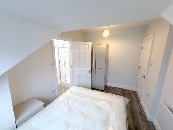 1 bed Apartment to rent Image 4