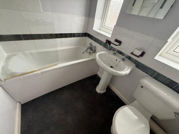 3 bed Terraced to rent Image 8