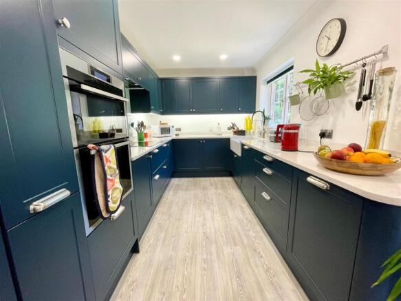 2. kitchen.jpg