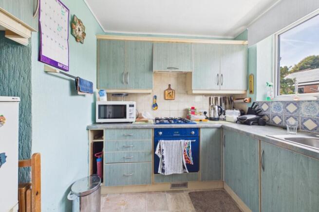 2 bed Flat for sale Image 5