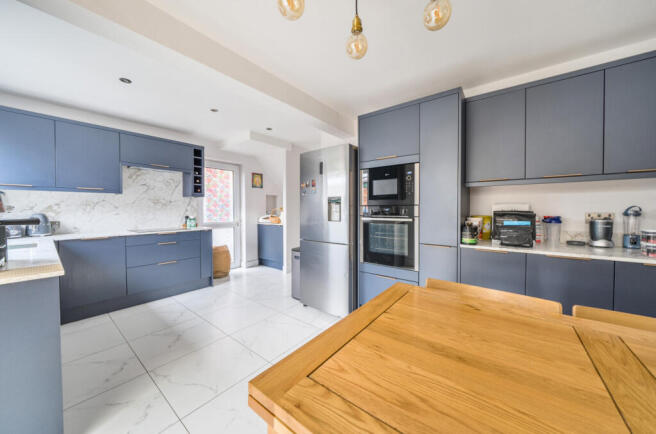 1440040-11-69d7a9...