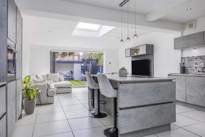 32 Kenyon Road, Copnor-PorticoMarketing-SoldBy-19.