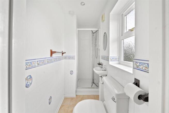 MASTER EN-SUITE
