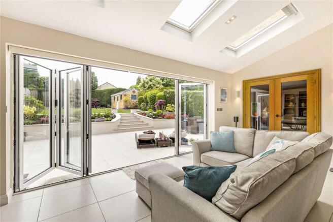 5 bed Detached for sale Image 7