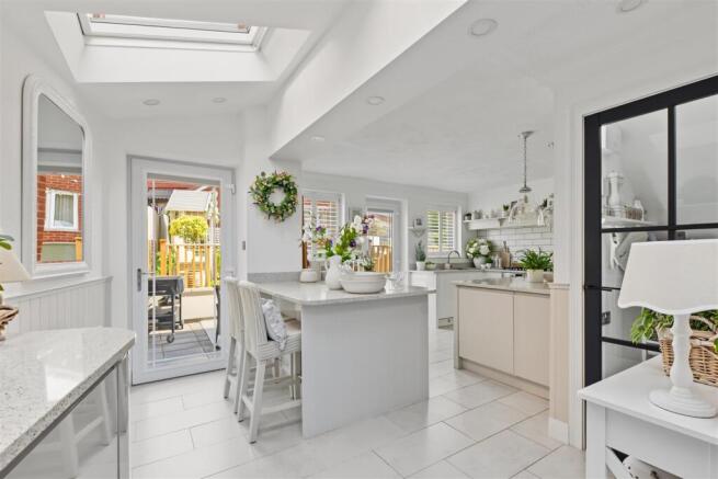 Kitchen_5.jpeg