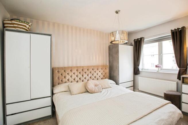 4 bed Semi-Detached for sale Image 5